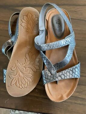 Women's Metallic Snake-Print Sandal - Silver